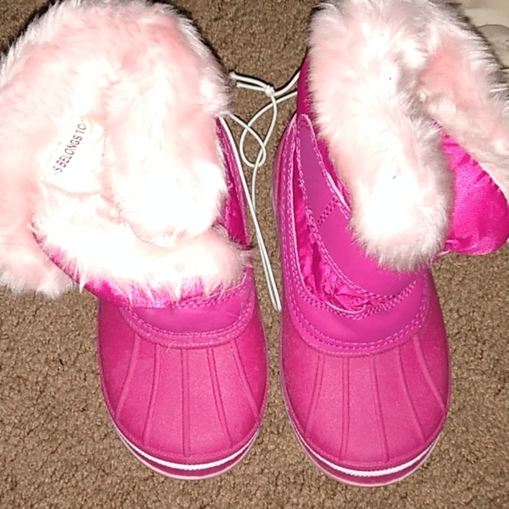 Pink winter toddler boats